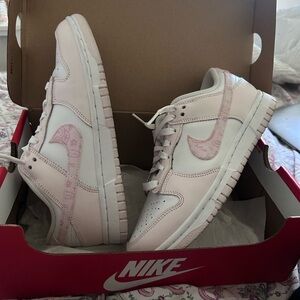 Wmns Size6 Nike Dunk Low Pink Paisley Sneakers White Pearl Pink Medium Soft Pink